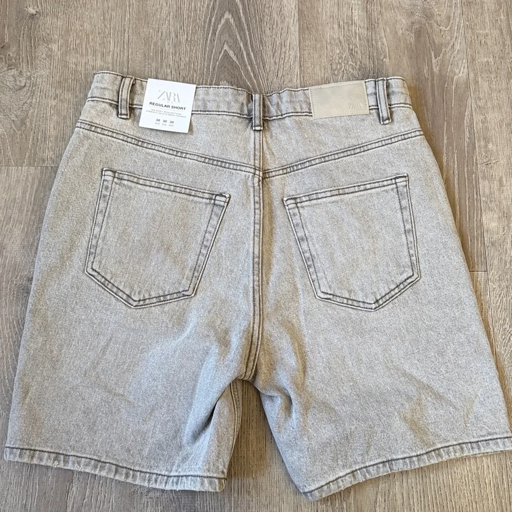 ZARA Regular Shorts – Size 38 Light Gray Denim